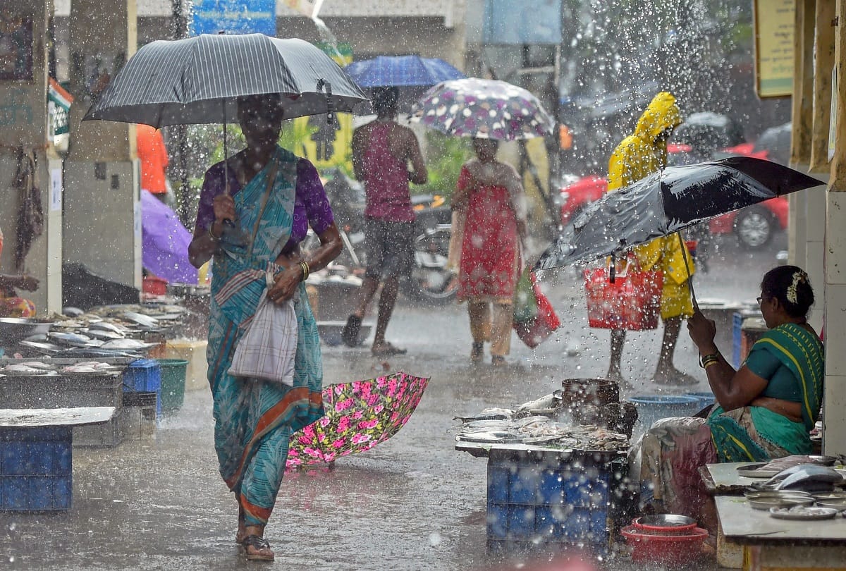 Mumbai Rain: Due to heavy rainfall trains on Up and Down lines running late in Mumbai