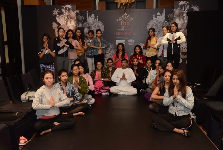 UP: Yogacharya Amritraj tells the benefits of yoga, see photos