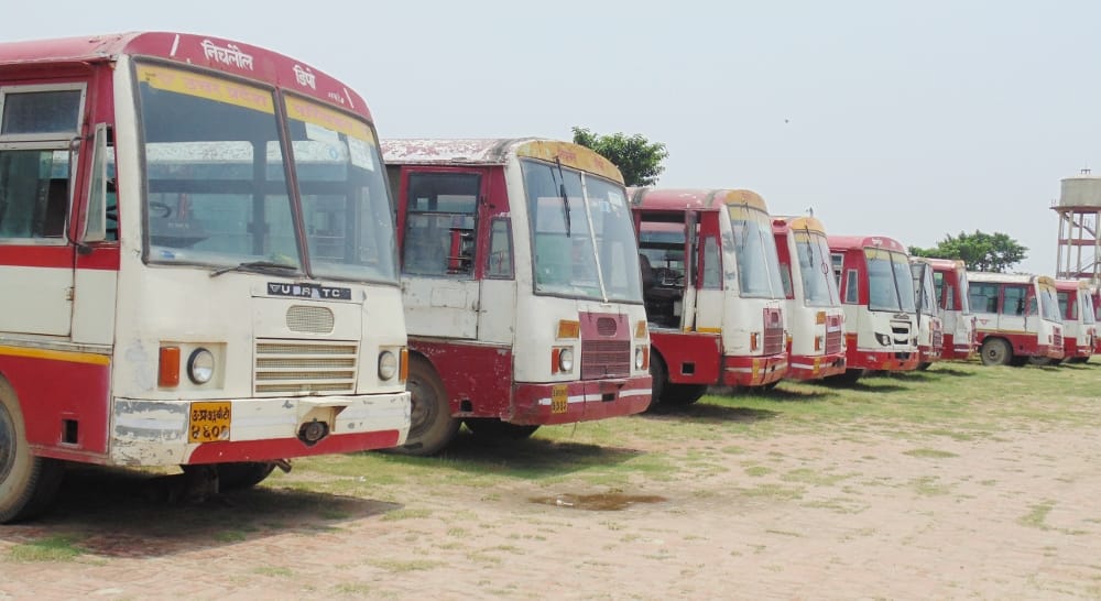 Not only on the bus, travelers are helpless