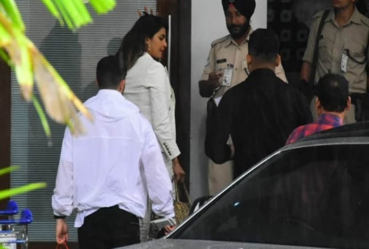 Priyanka chopra and boyfriend nick jonas heads to goa with family