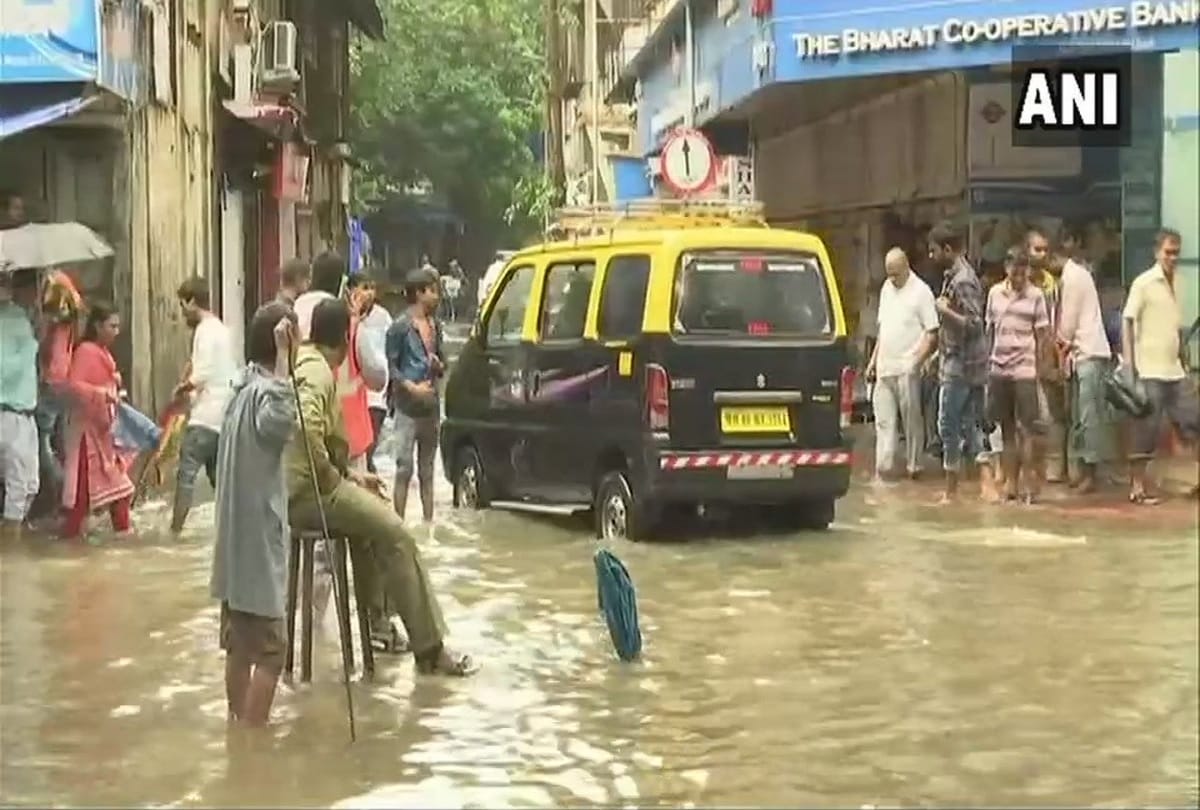 Mumbai Rain: Due to heavy rainfall trains on Up and Down lines running late in Mumbai