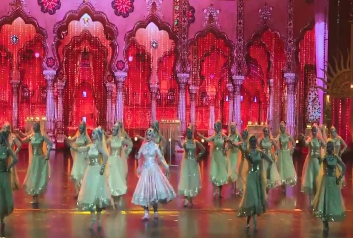 bollywood actress rekha amazing performance in IIFA Award 2018