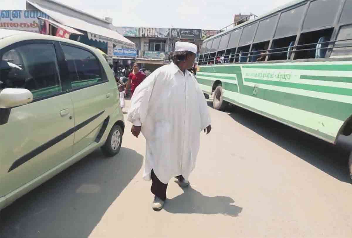 Mani Manithan a man walked backwards for 28 years now reveal the truth