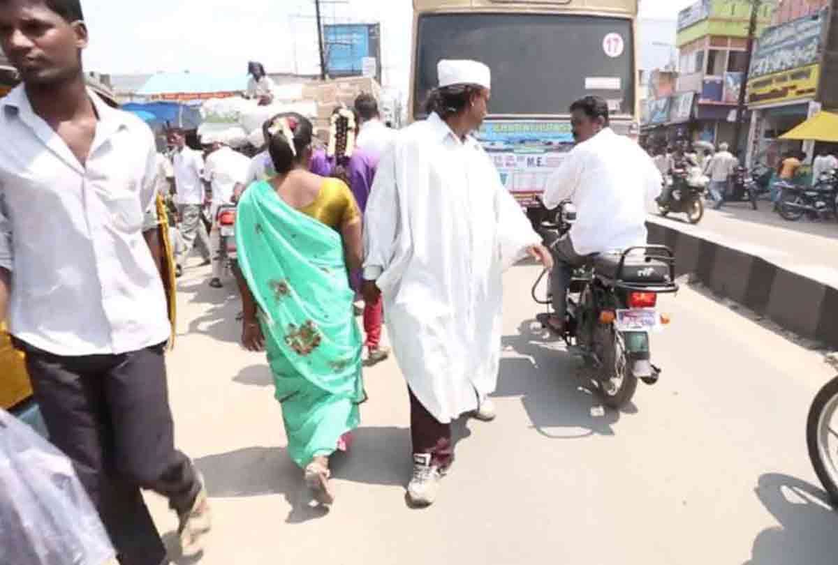 Mani Manithan a man walked backwards for 28 years now reveal the truth