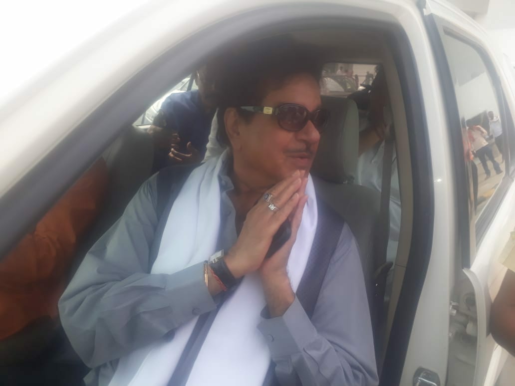 Shatrughan Sinha arrived and says khamosh on this question