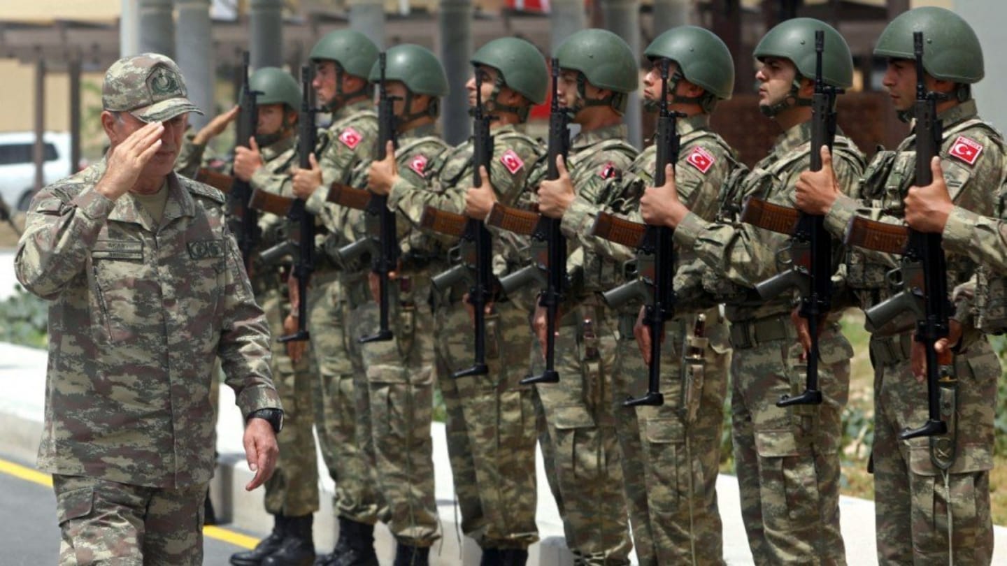  know about the uniforms of military around the world