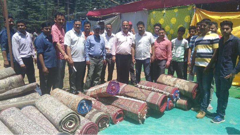 Handloom exhibition in protest of traders protest