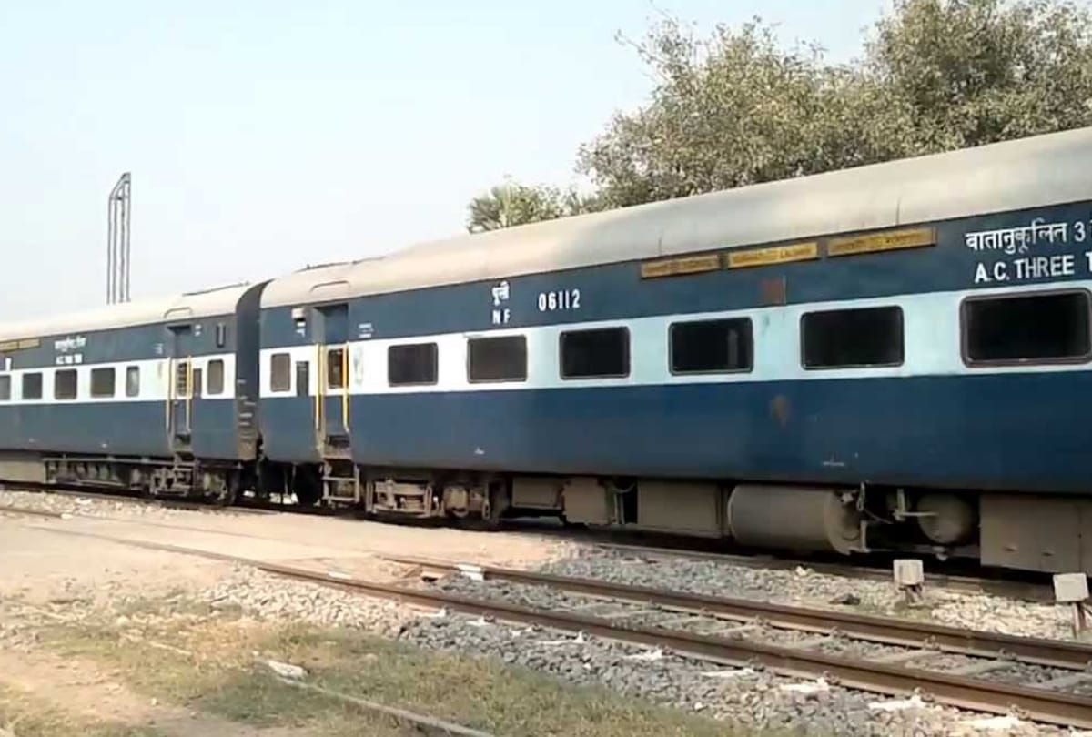 ac of humsafar express failed