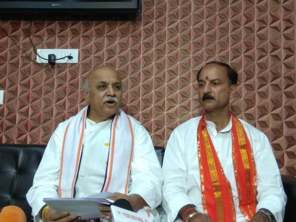 praveen togadia press conference in lucknow on ram mandir issue