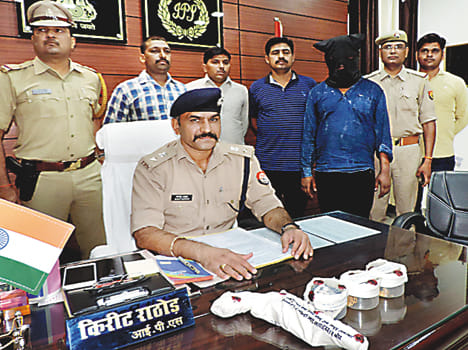 Police raid vicious robber, fellow absconding
