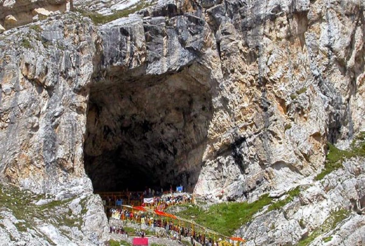 Mughal emperor Aurangzeb also reached Amarnath cave