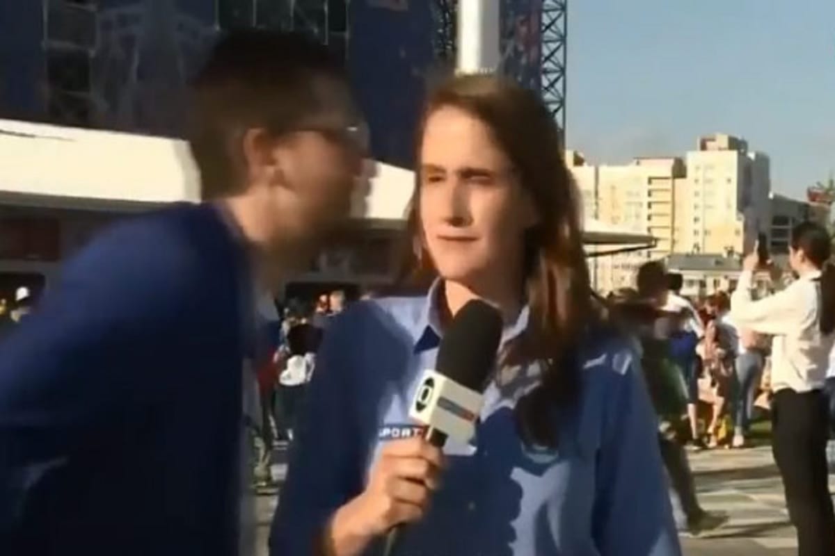 football fan try to kiss female reporter during fifa world cup 2018