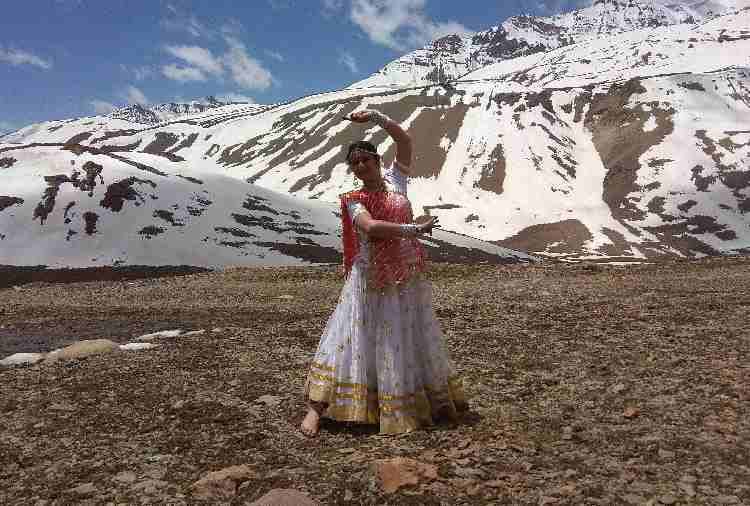 chandigarh, kathak dancer shruti gupta performance on highest peaks in leh ladakh