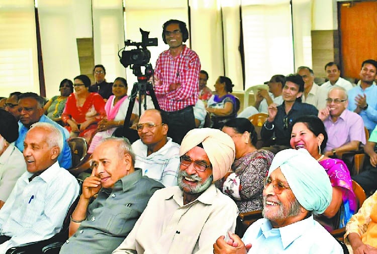 kavi sammelan Organize in community center