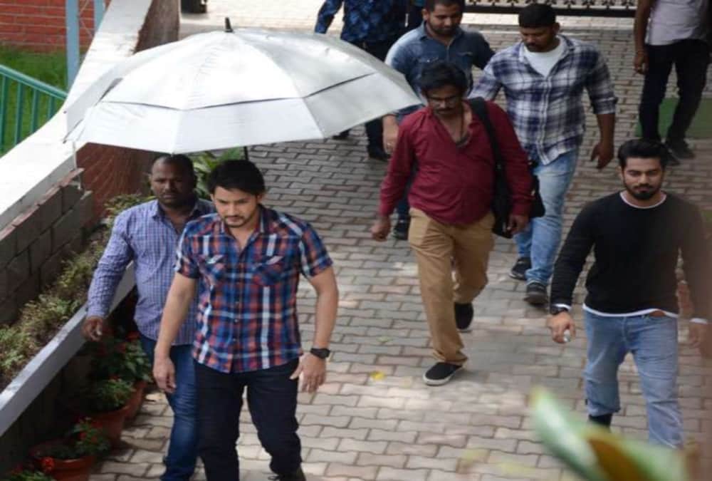 South actor Mahesh babu love scene chemistry in fri shooting