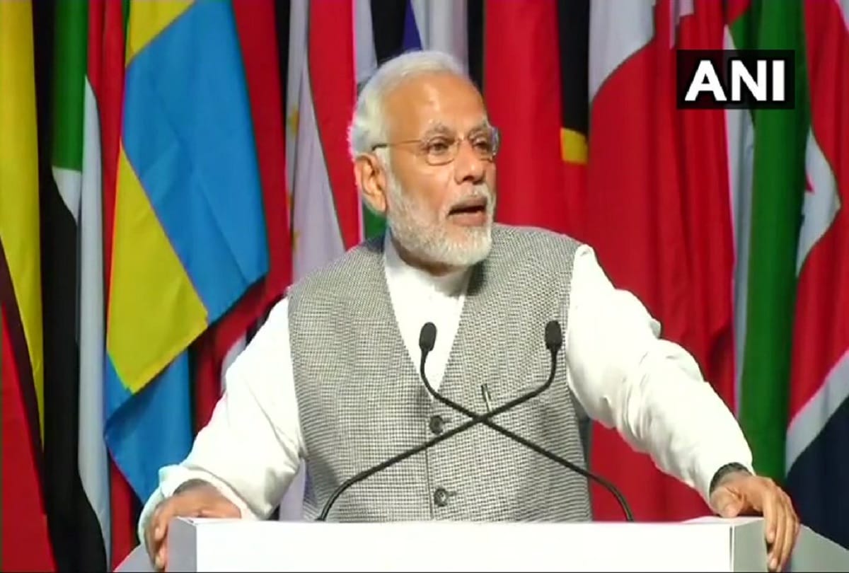 PM Modi arrives in Mumbai for attending the annual meeting of AIIB and also address party workers