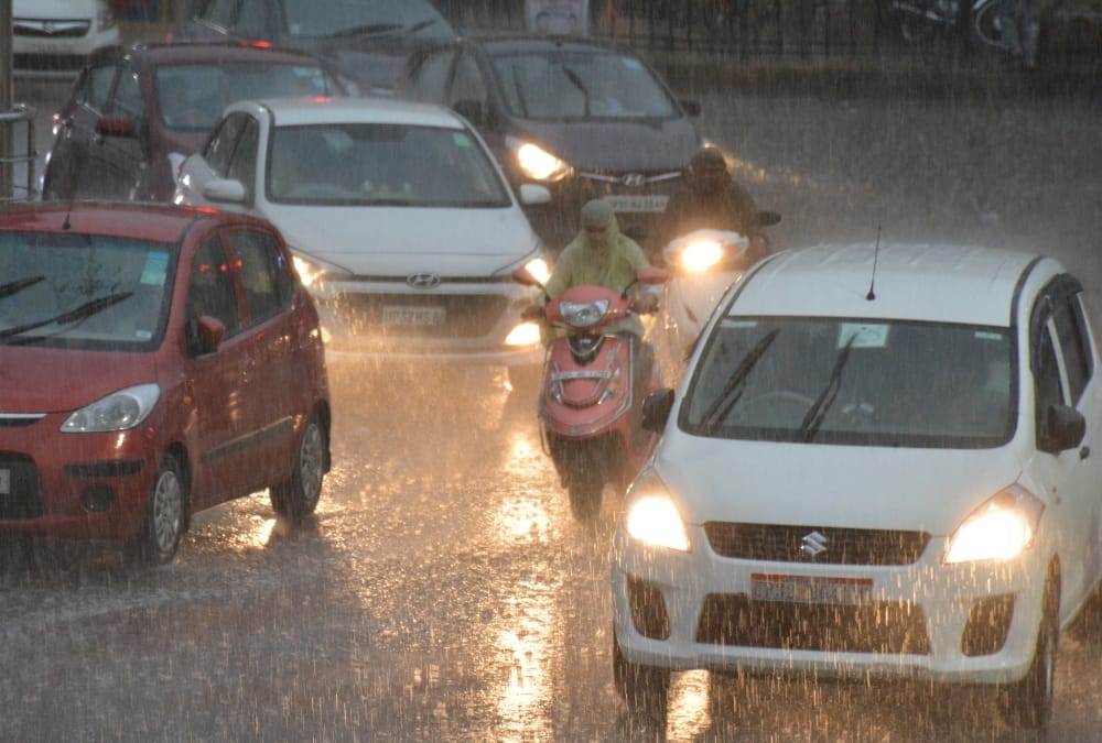 see the pics of heavy rain in lucknow.