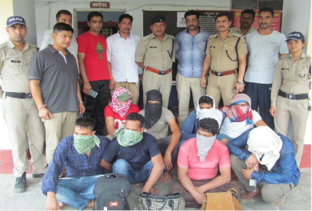  Banbasa police arrested robbers gang from delhi robbery