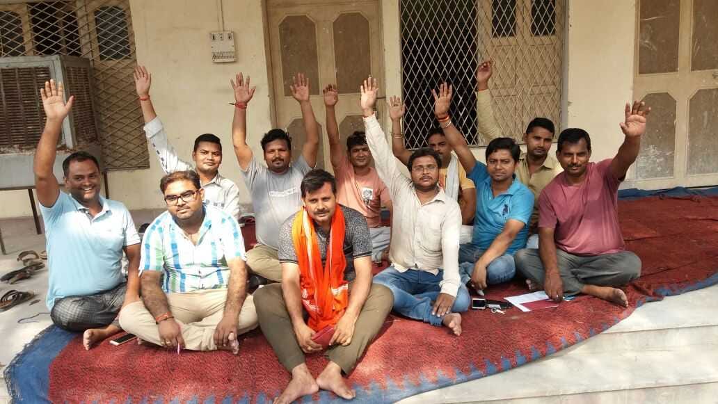 पालिका में व्याप्त भ्रष्टाचार को लेकर सभासदों ने किया प्रदर्शन