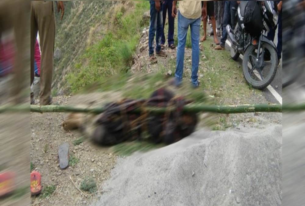 Dead boy rescue photos after Tractor trolley Accident in chakrata 