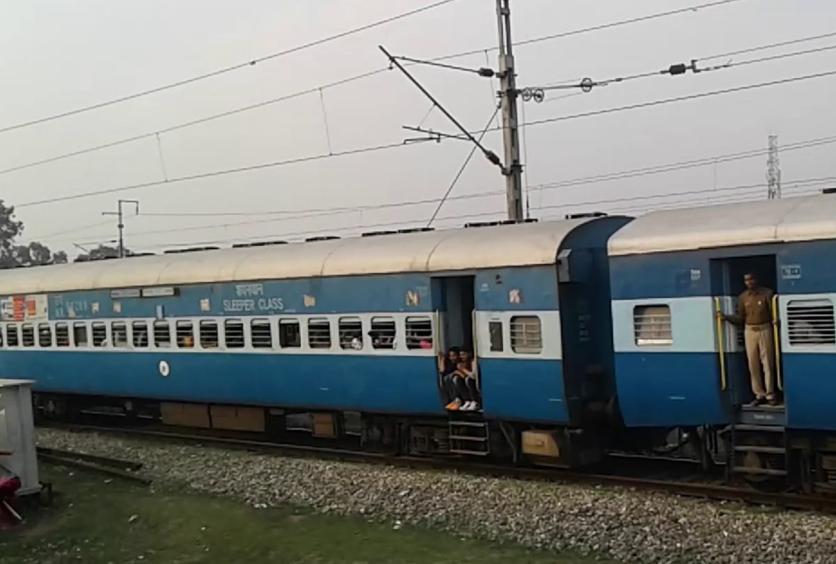 Rail line between Khatima and Kichha
