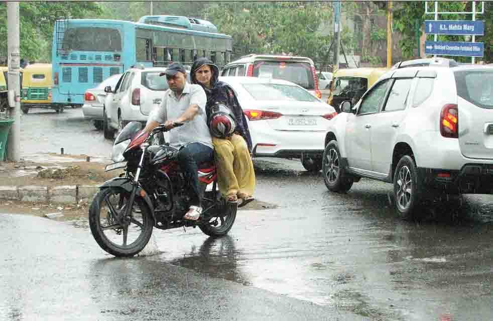 the weather of DELHI-NCR is changed, relief from heat and burning sun
