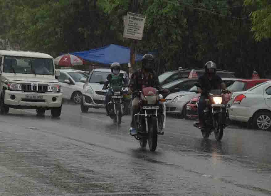 the weather of DELHI-NCR is changed, relief from heat and burning sun
