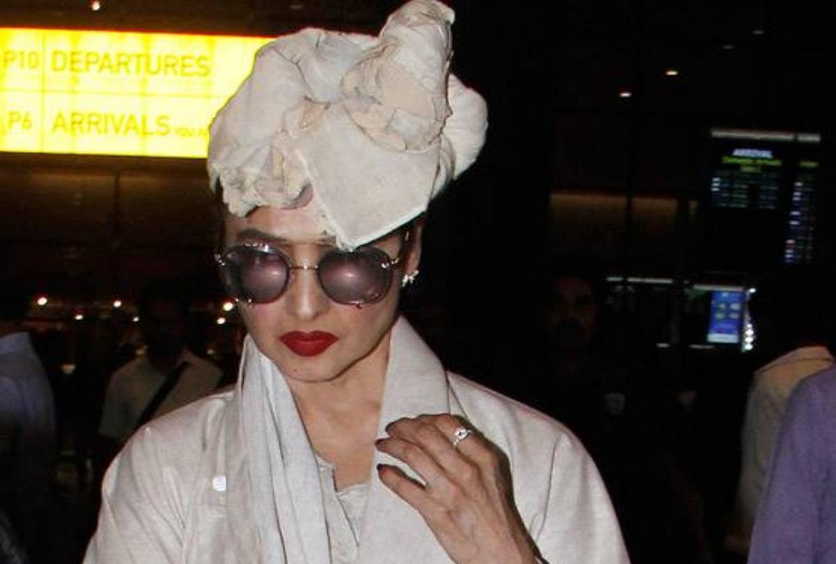 rekha return from bangkok look at her airport look