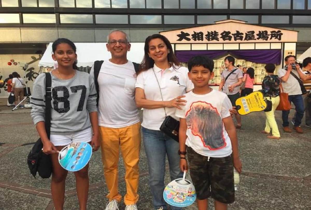 these are 7 80s and 90s bollywood actresses and their son