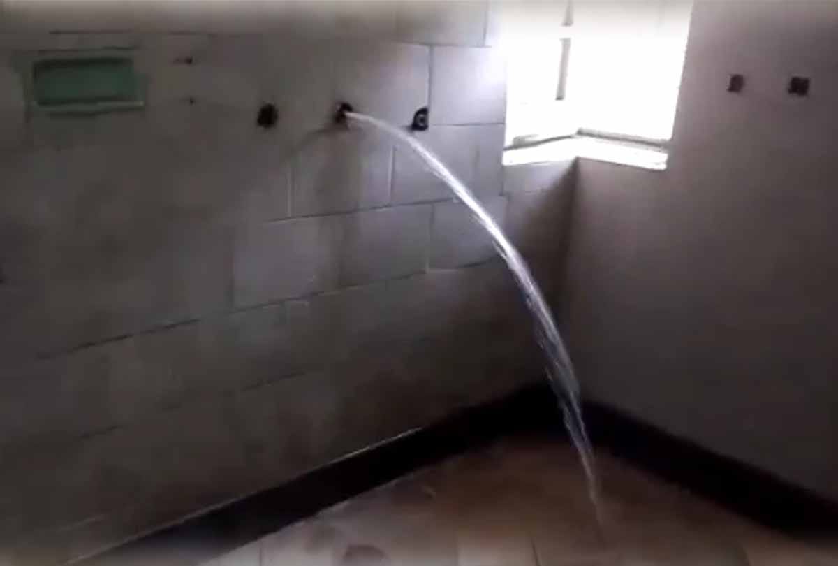 CMO vacate bungalow water tap and Commode missing 