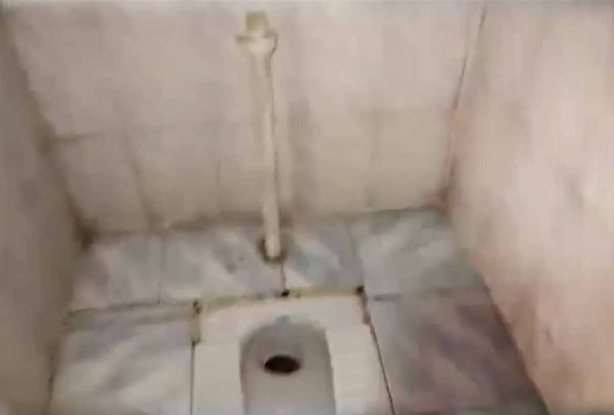 CMO vacate bungalow water tap and Commode missing 