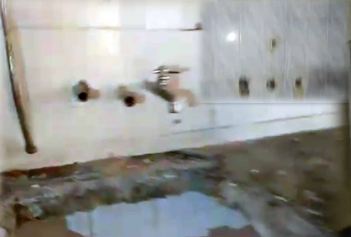 CMO vacate bungalow water tap and Commode missing 