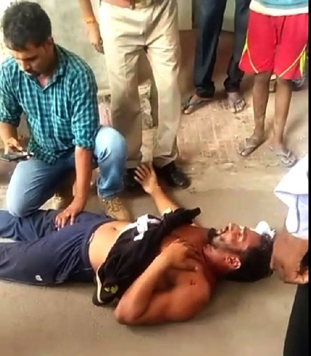 firing in district hospital of agra one injured
