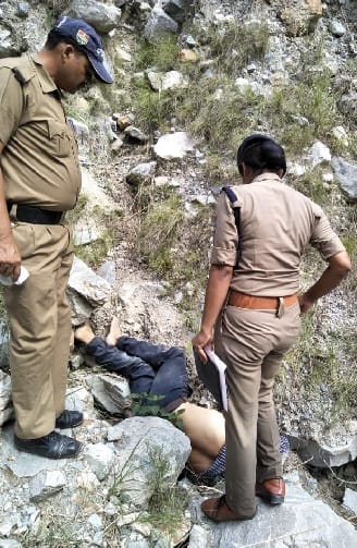  गांव में नाले में मिला युवक का शव