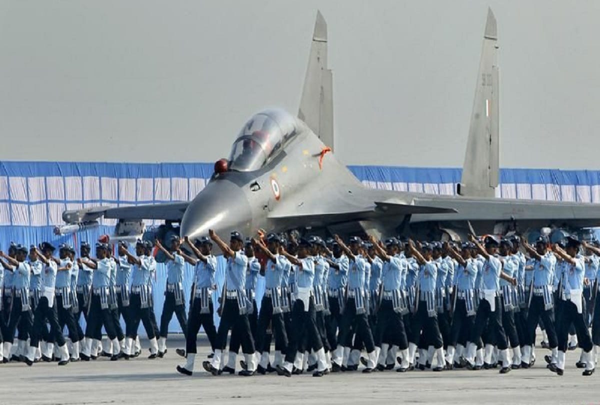 Know why indian security forces salute in different manner