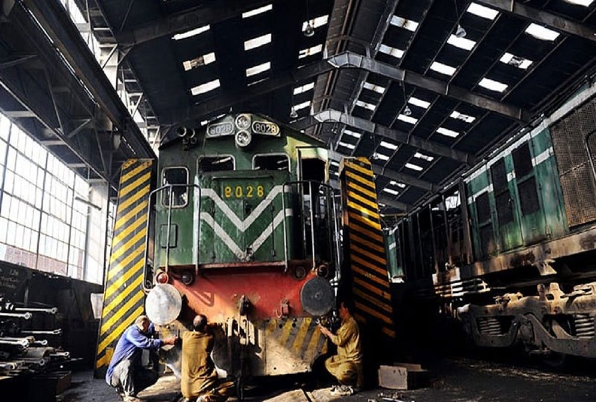 Know Why are diesel locomotives in Indian Railways not switched off 