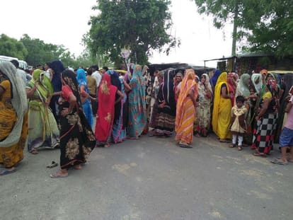 woman missing for three days, family members jammed on road