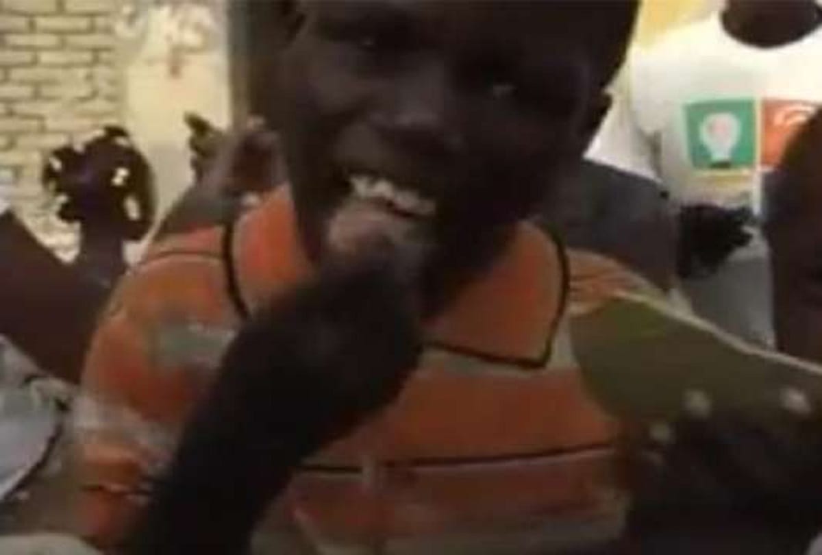 Video Viral of Haiti citizen have to eat roti of mud 