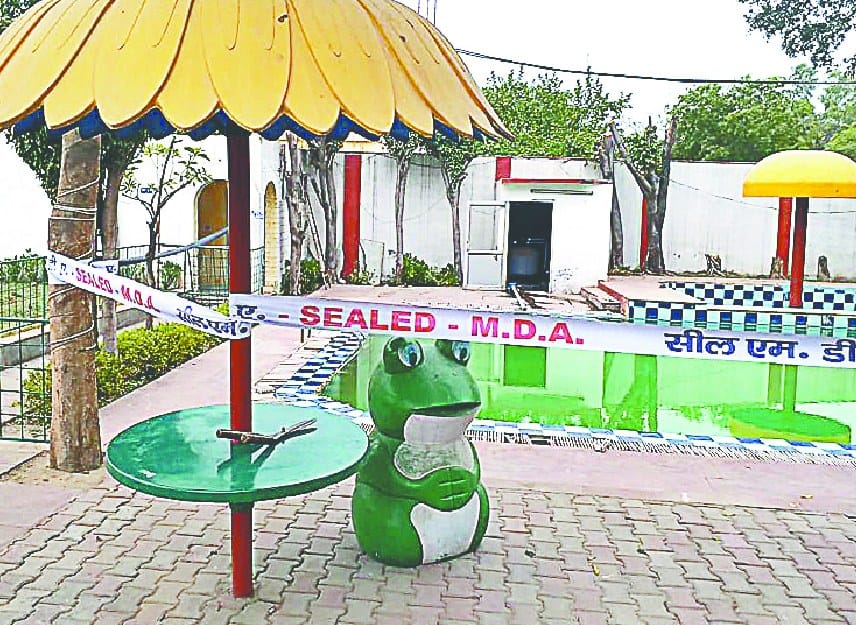 water park ke saath swimming pool seal