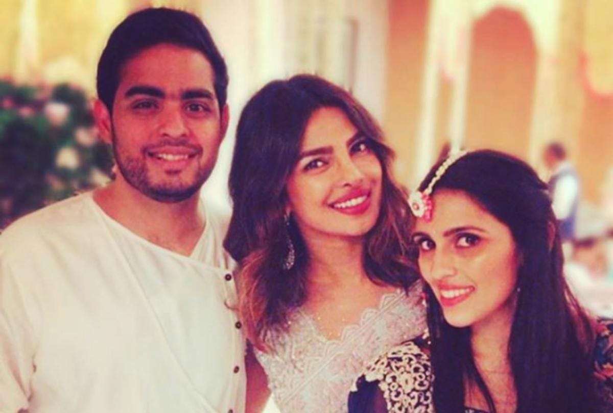 priyanka chopra and nick jonas attend the mehandi ceremony of shloka mehta