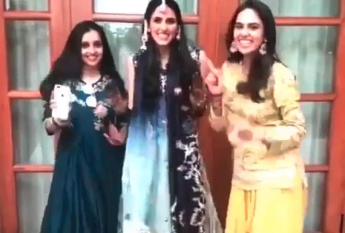 Mukesh ambani son akash ambani with shloka mehta mehndi ceremony photos viral