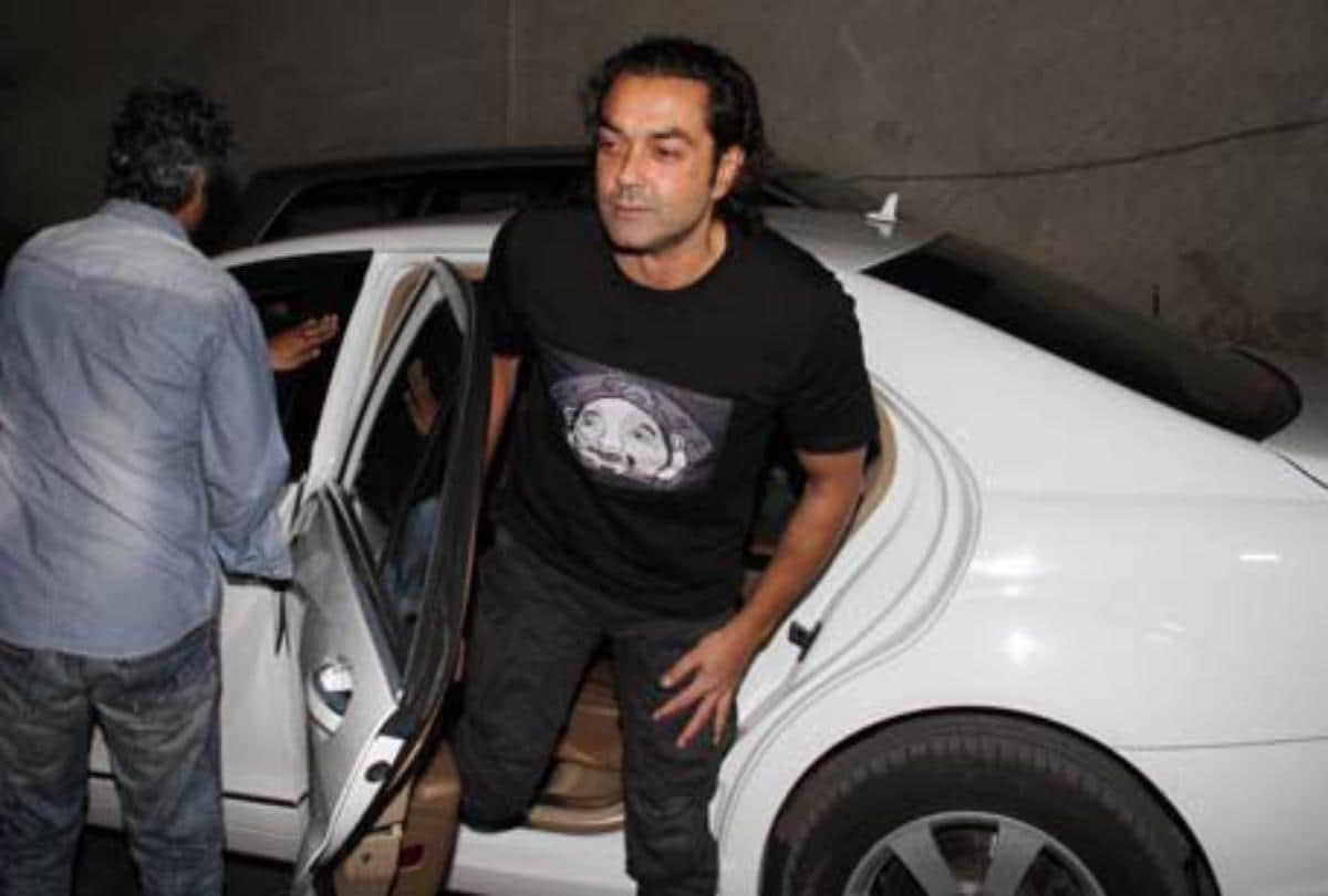 bobby deol become emotional in front of people reveals truth about his work in films