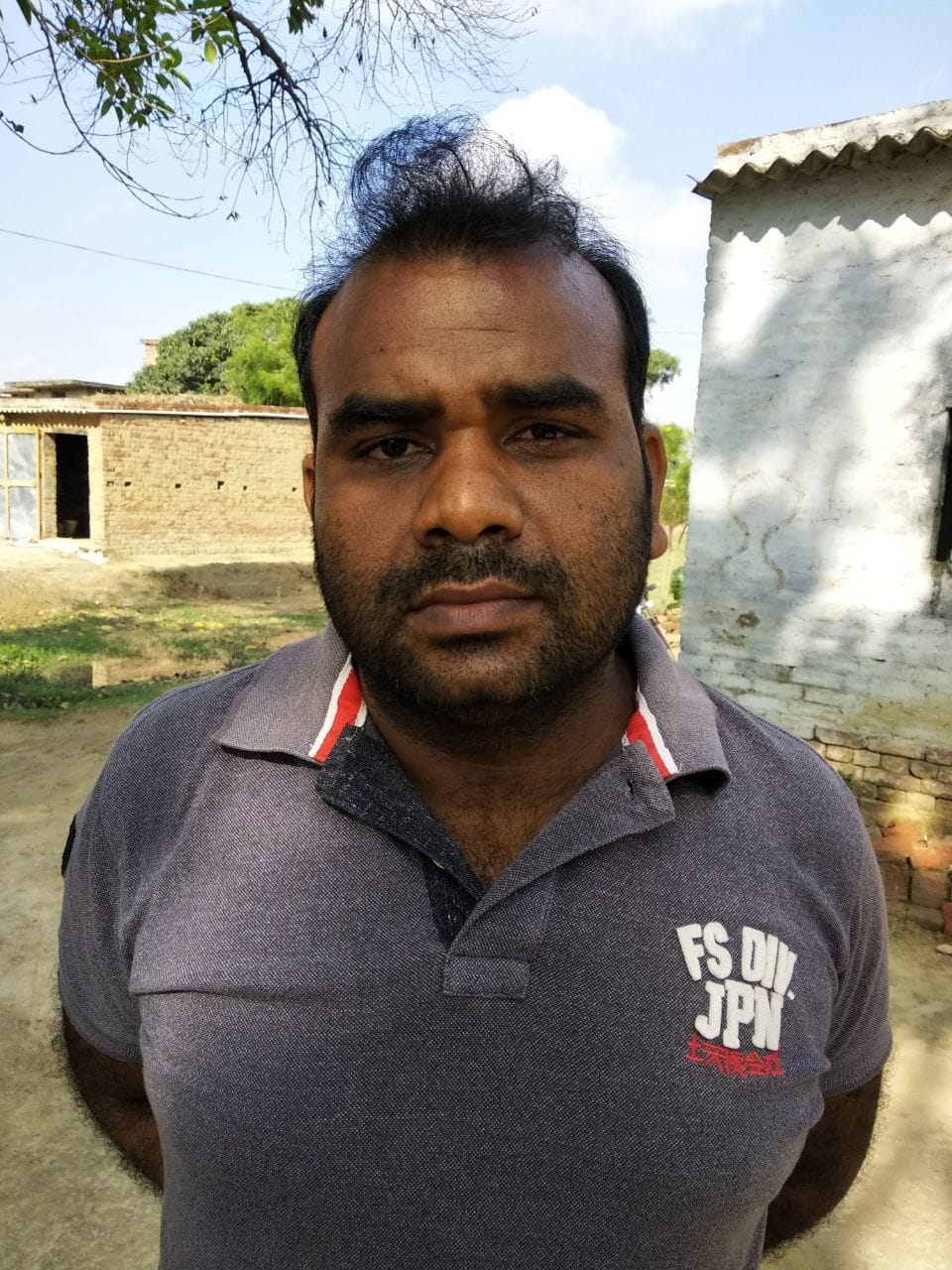 असलहा दिखाकर सेक्रेट्री को लूटा, बट से किया घायल
