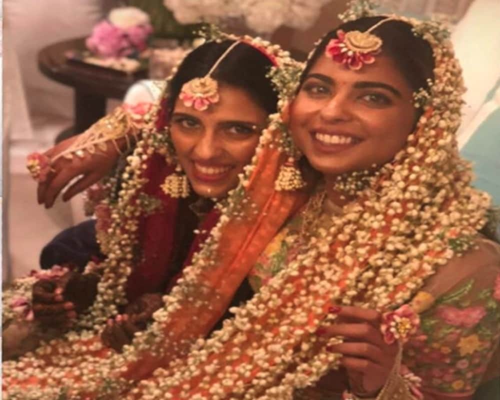 Mukesh ambani son akash ambani with shloka mehta mehndi ceremony photos viral