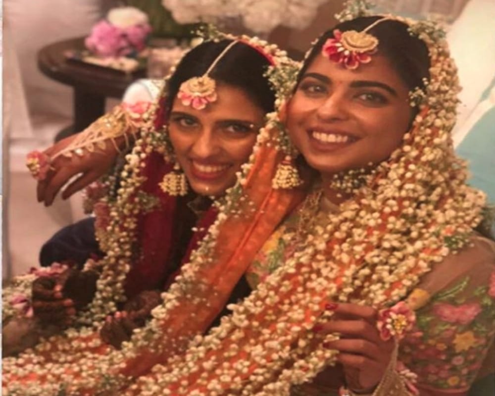 Mukesh ambani son akash ambani with shloka mehta mehndi ceremony photos viral