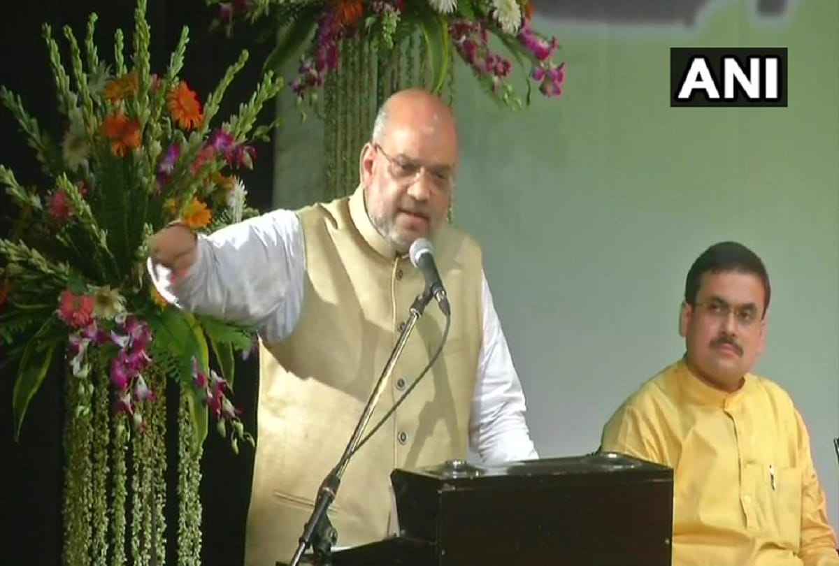 Amit shah says Congress divided the country through Vande Mataram 