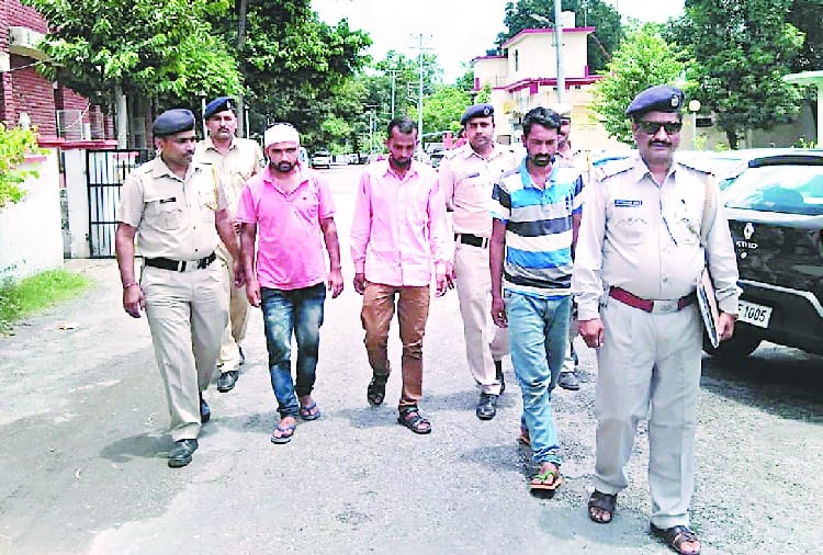 बैटरी चोर गिरोह के तीन आरोपी पुलिस रिमांड पर