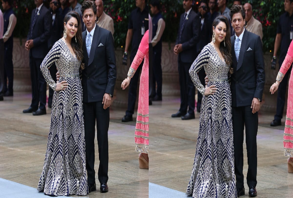 Shah Rukh Khan with wife Gauri Khan and Alia Bhatt arrive for Akash Ambani's engagement 