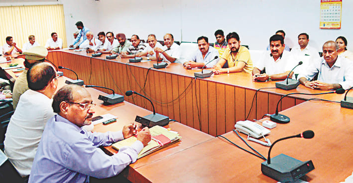 eletric bill issue raised by traders 