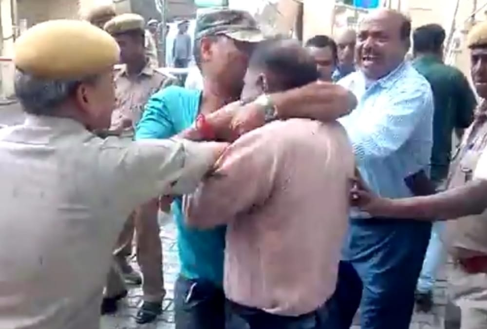 clash between sub inspector and security guards of chief minister office.